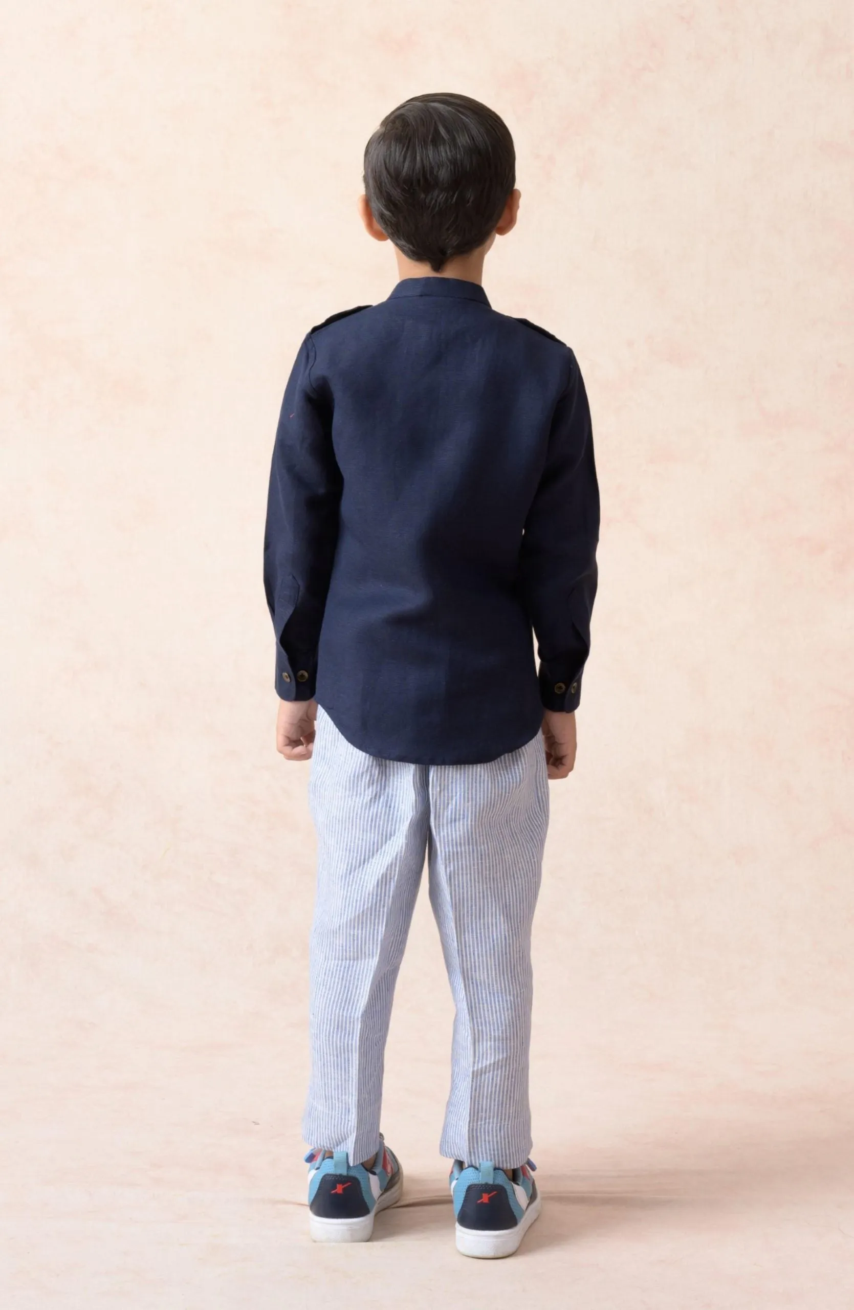 Line shirt with pants